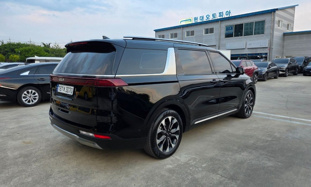 Kia Carnival 9-Seater Signature, 2023