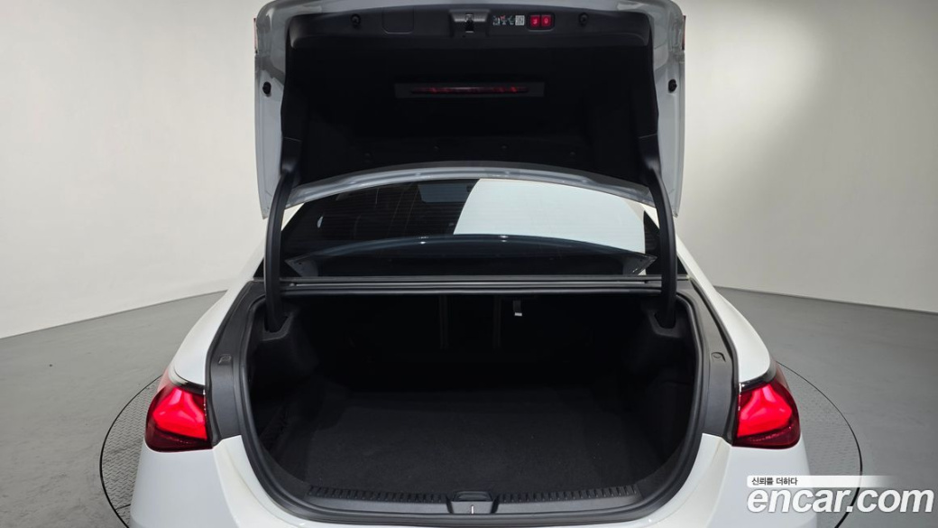 Mercedes-Benz E-Class E200 Avantgarde, 2024