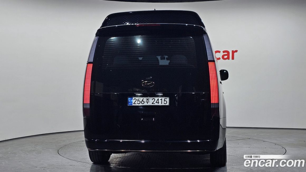 Hyundai Staria 4WD Lounge 9-Seater, 2023
