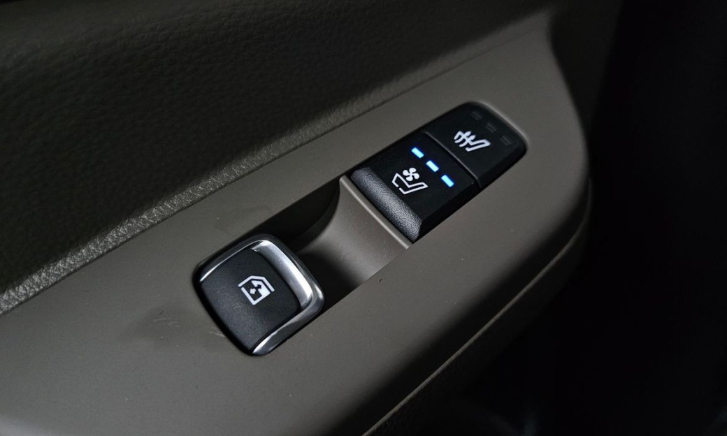 Kia Carnival 7-Seater Gravity, 2025