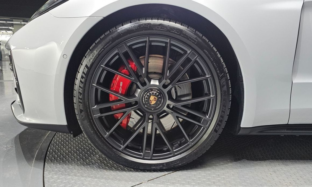 Porsche Panamera 4.0 GTS, 2025