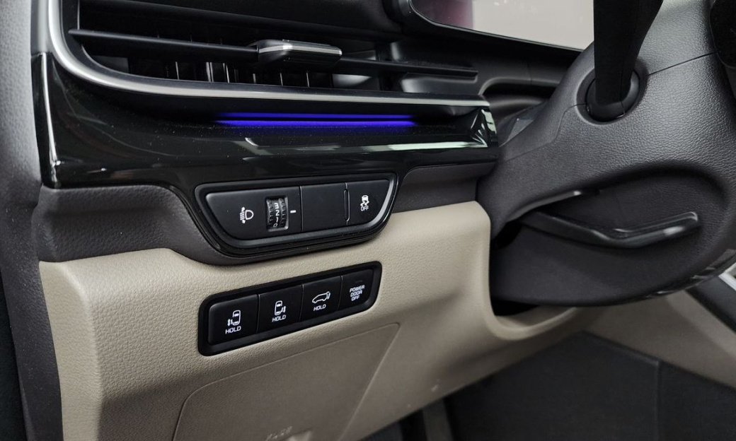 Kia Carnival 7-Seater Gravity, 2025