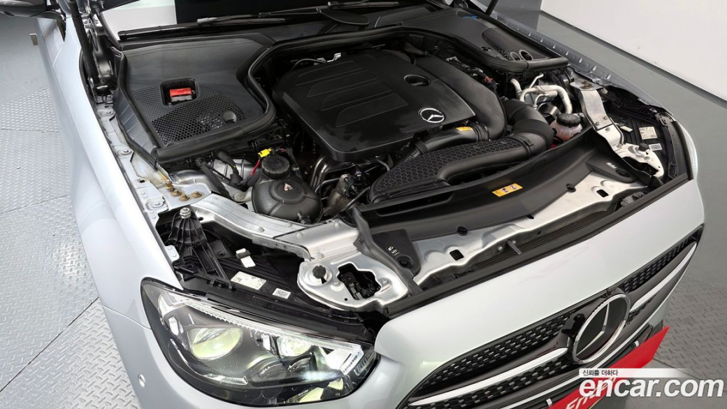 Mercedes-Benz E-Class E350 4MATIC AMG Line, 2023