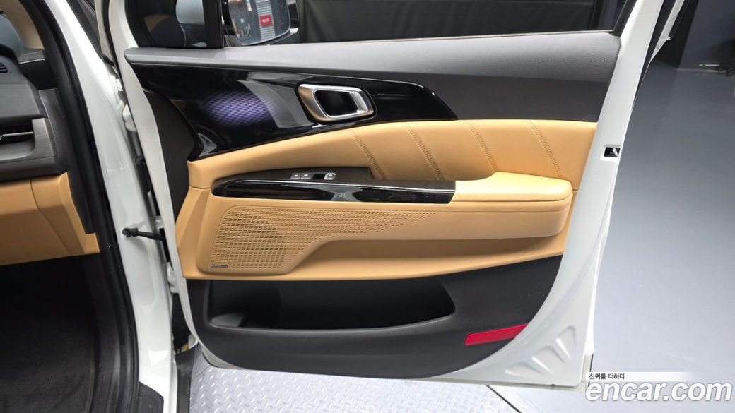 Kia Carnival 9-Seater Signature, 2023