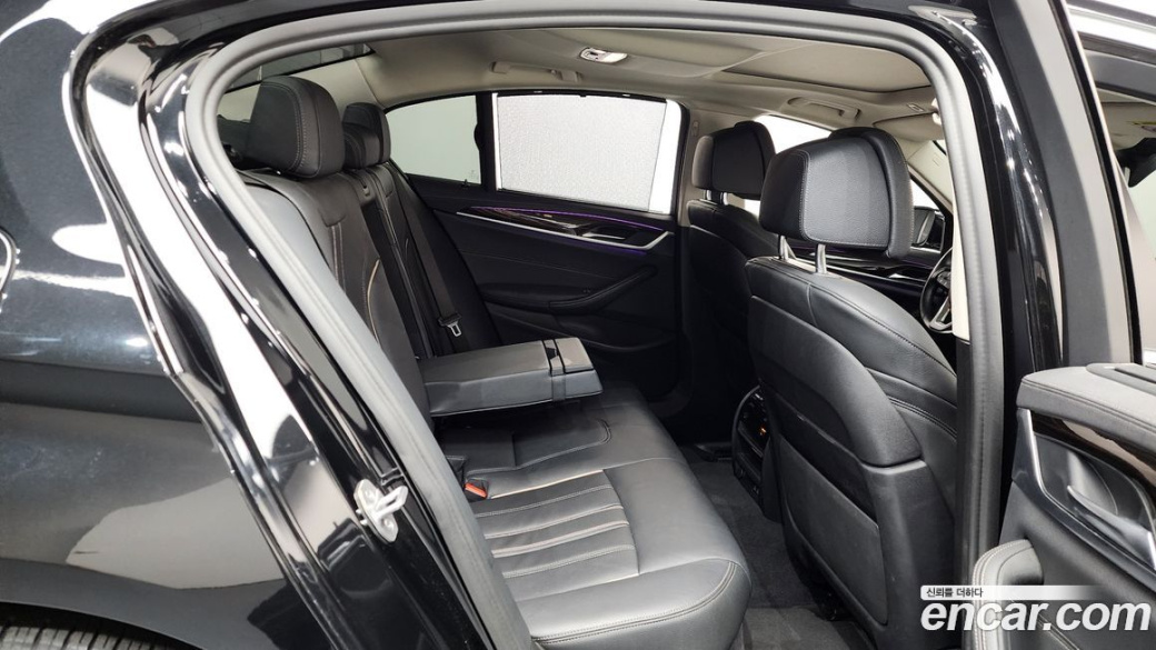 BMW 5-Series 520i Luxury, 2022