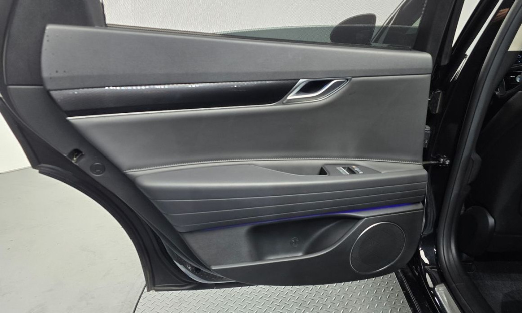 Genesis G80 Gasoline 2.5 Turbo AWD, 2025