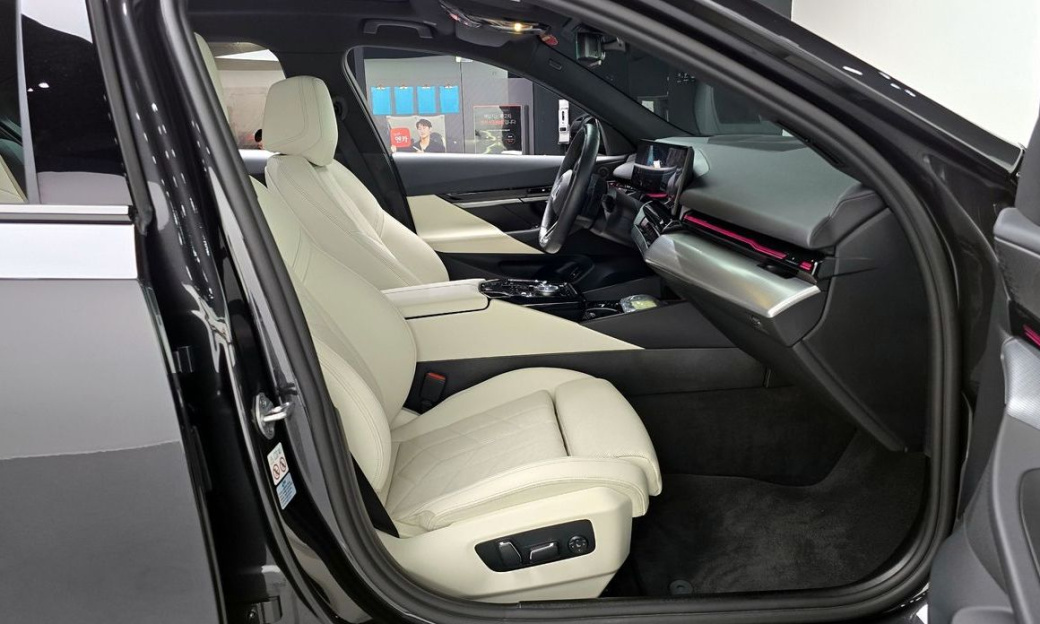 BMW 5-Series 520i M Sport, 2024