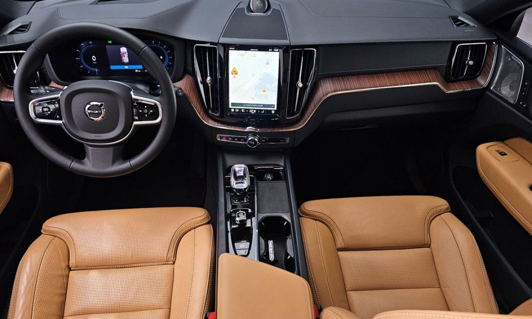 Volvo XC60 B5 Ultimate Bright, 2024