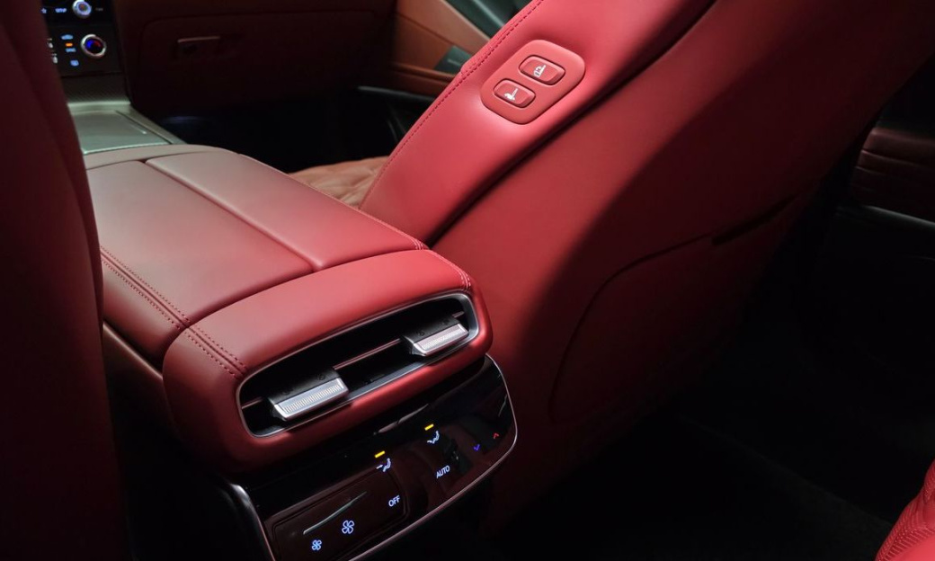Genesis G80 Gasoline 2.5 Turbo AWD, 2025