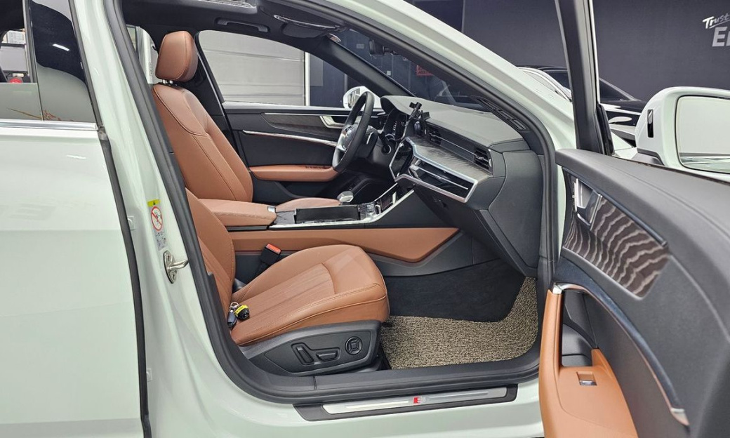 Audi A6 45 TFSI Quattro Premium, 2023