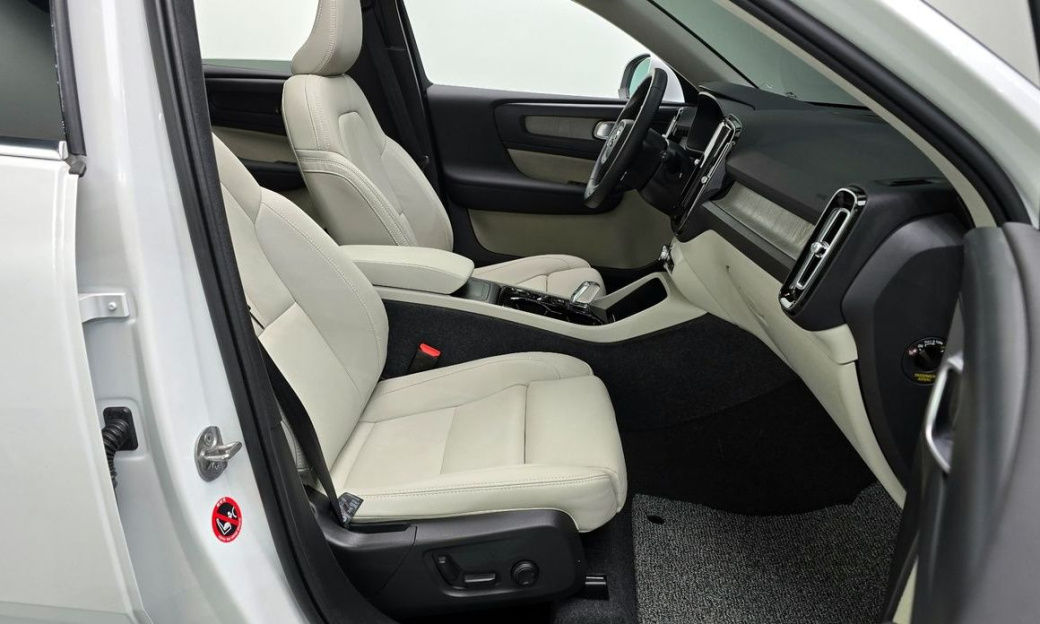 Volvo XC40 B4 Ultra Bright, 2024