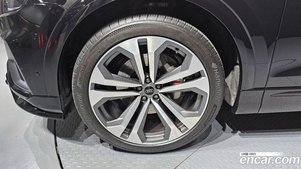Audi Q8 55 TFSI Quattro Premium, 2023