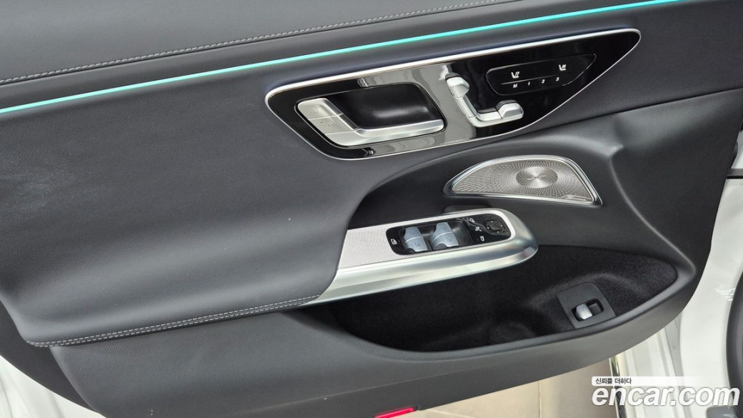 Mercedes-Benz E-Class E300 4MATIC AMG Line, 2025