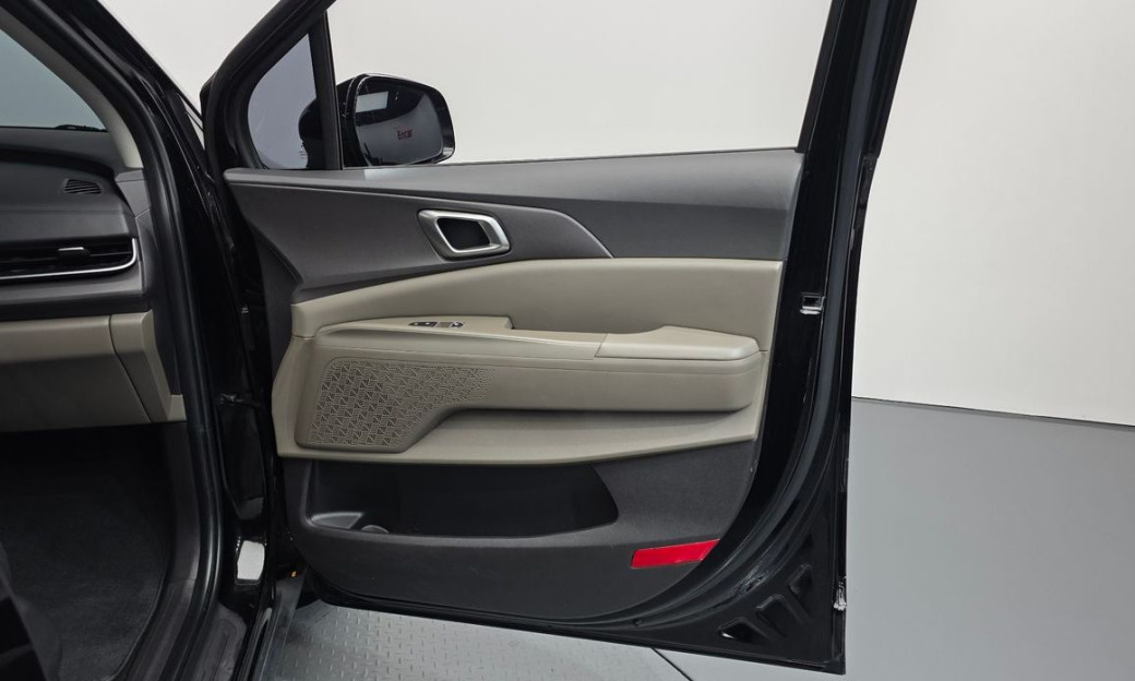 Kia Carnival 9-Seater Prestige, 2025