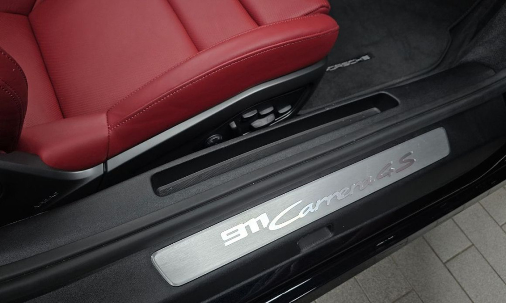 Porsche 911 Carrera 4S Cabriolet, 2024