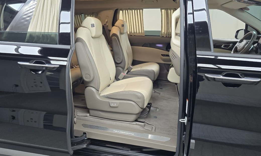 Kia Carnival 9-Seater Hi-Limousine, 2023