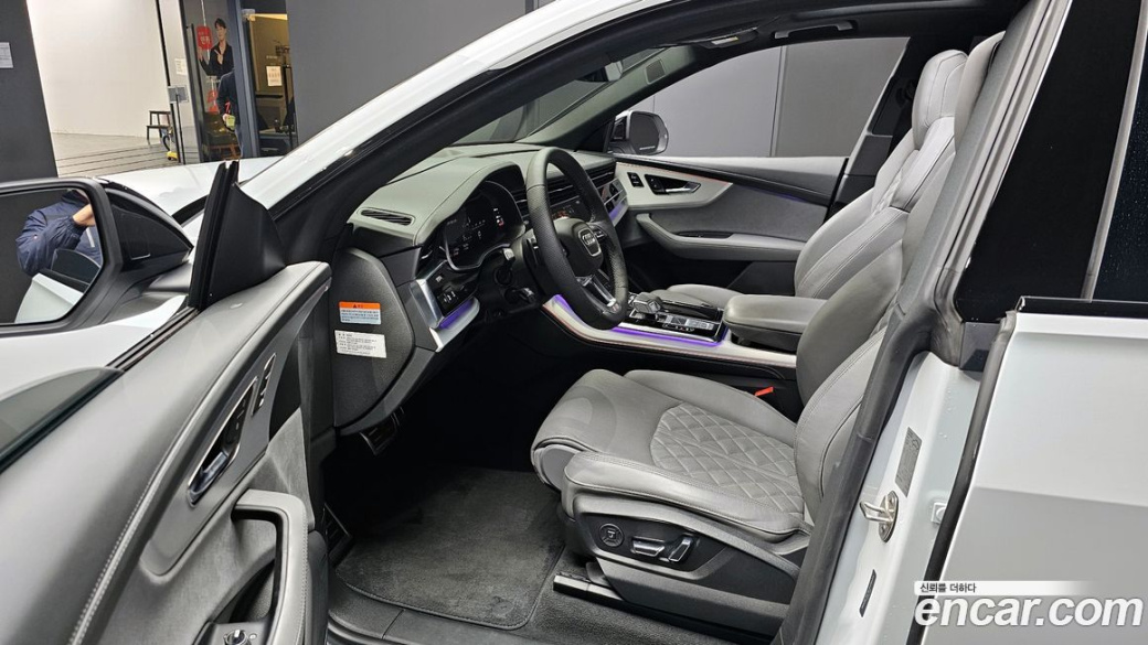 Audi Q8 55 TFSI Quattro Premium, 2023