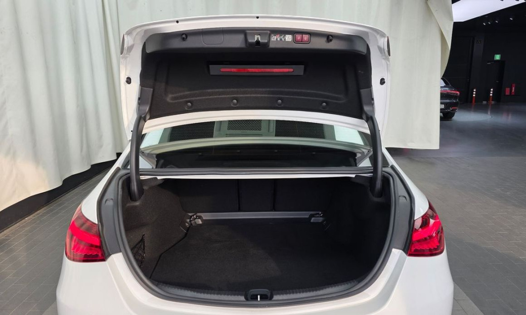 Mercedes-Benz C-Class C300 4MATIC Avantgarde, 2024