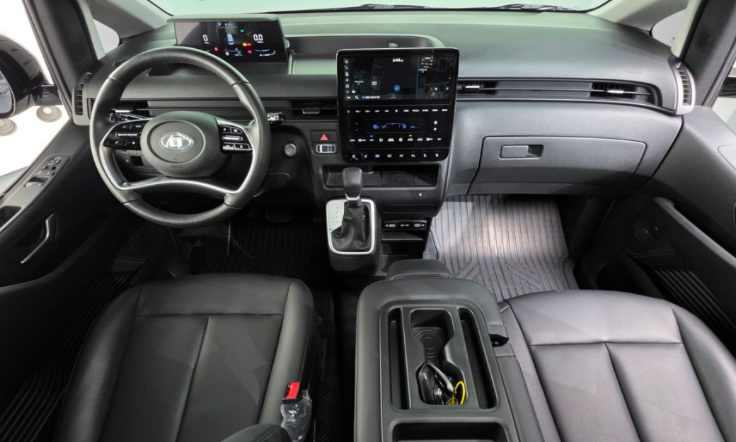 Hyundai Staria 4WD Tourer 9-Seater, 2023