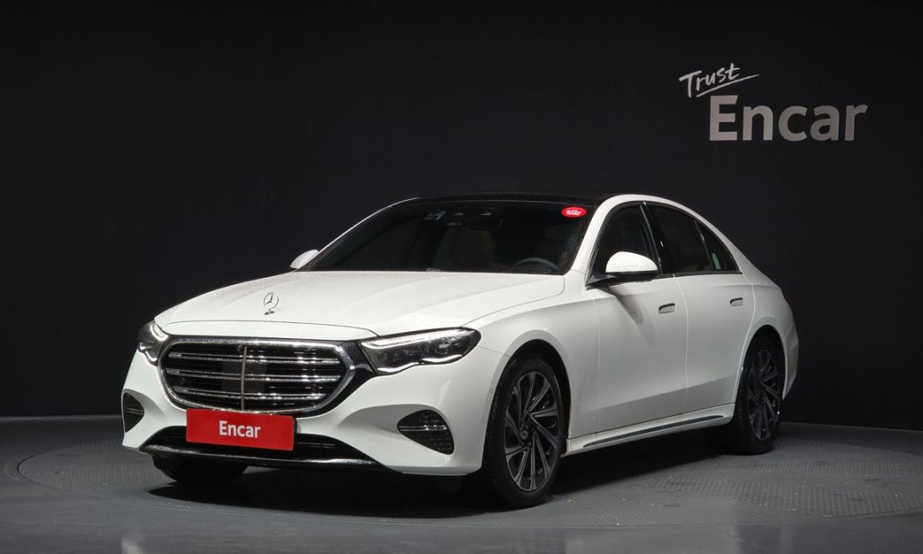 Mercedes-Benz E-Class E300 4MATIC Exclusive, 2026