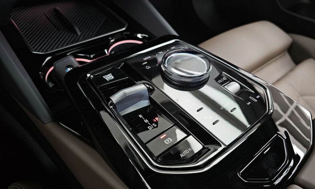 BMW 5-Series 520i, 2025