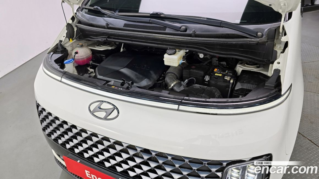 Hyundai Staria Lounge 9-Seater, 2022