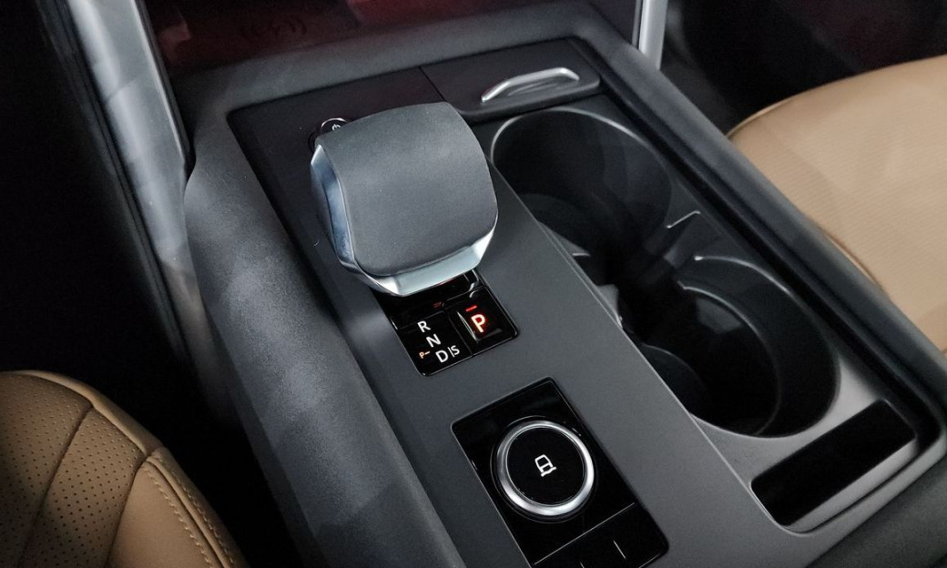 Land Rover Discovery D300 Dynamic HSE, 2024