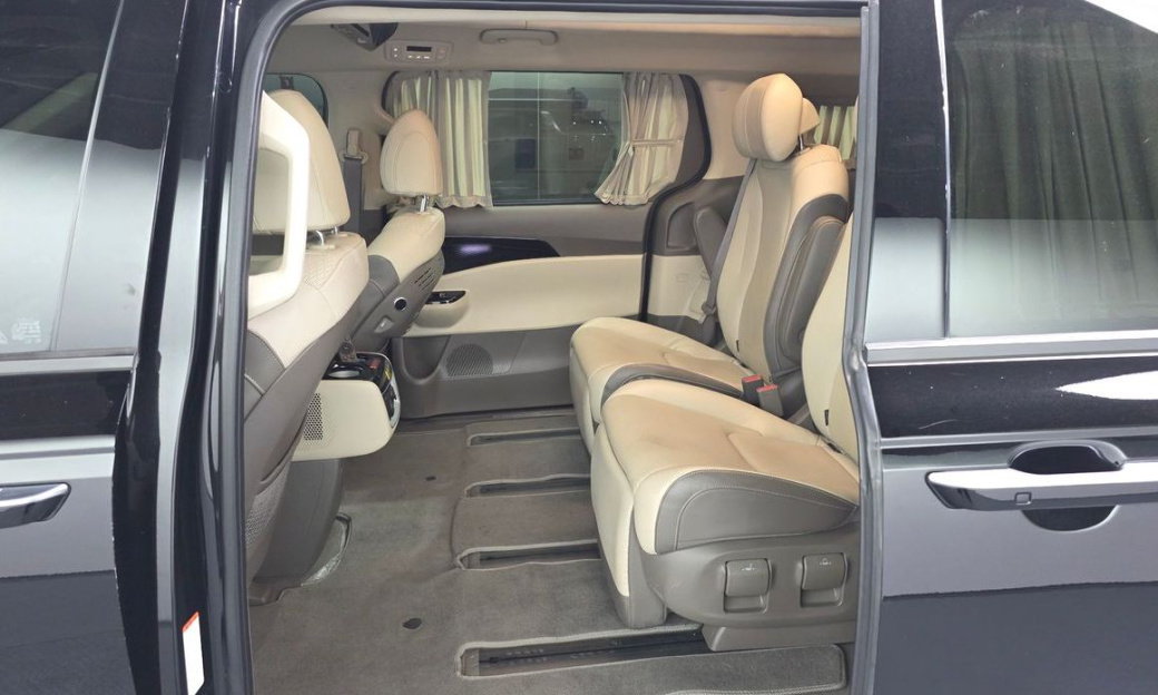 Kia Carnival 7-Seater Hi-Limousine, 2022
