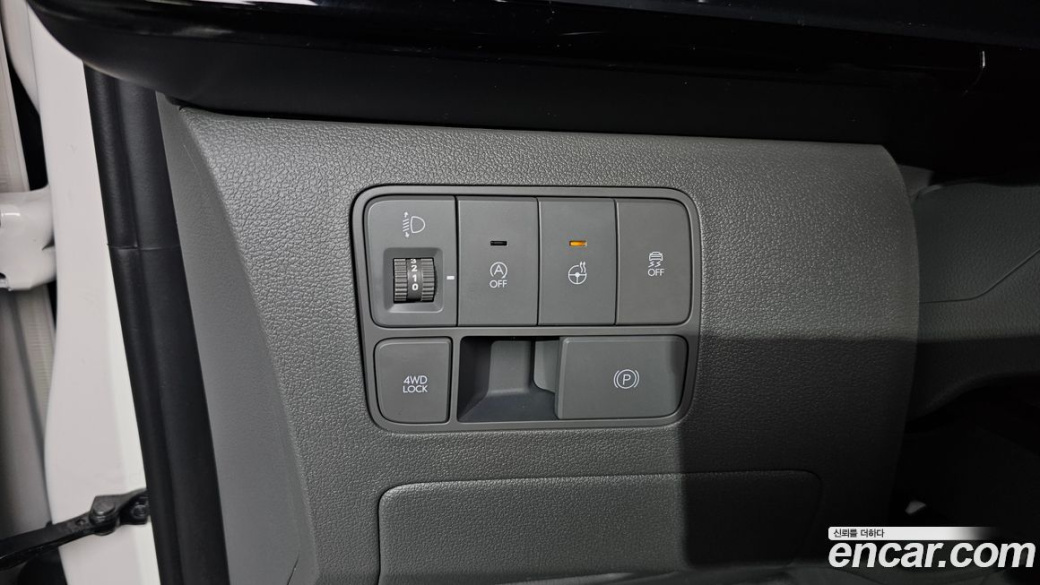 Hyundai Staria 4WD Lounge 9-Seater, 2025
