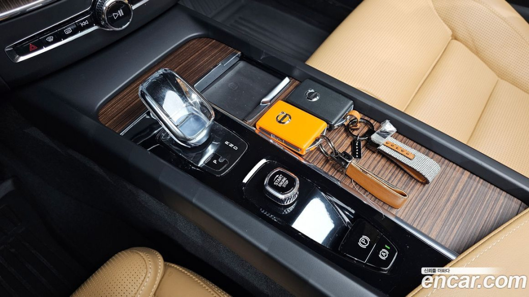Volvo XC60 B5 Inscription, 2022