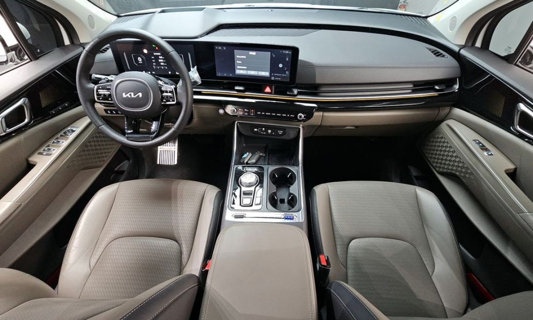 Kia Carnival 9-Seater Signature, 2024
