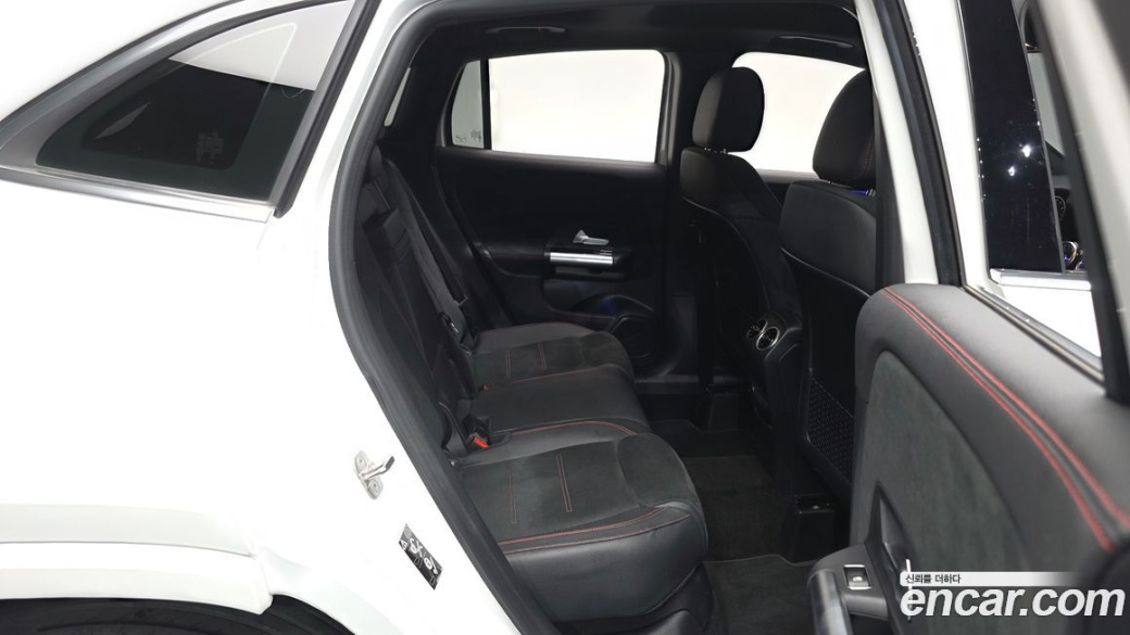Mercedes-Benz GLA-Class GLA250 4MATIC, 2025