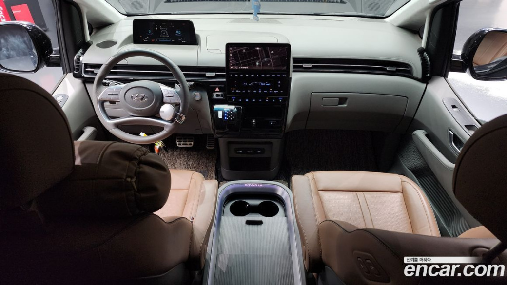 Hyundai Staria 4WD Lounge 7-Seater, 2023