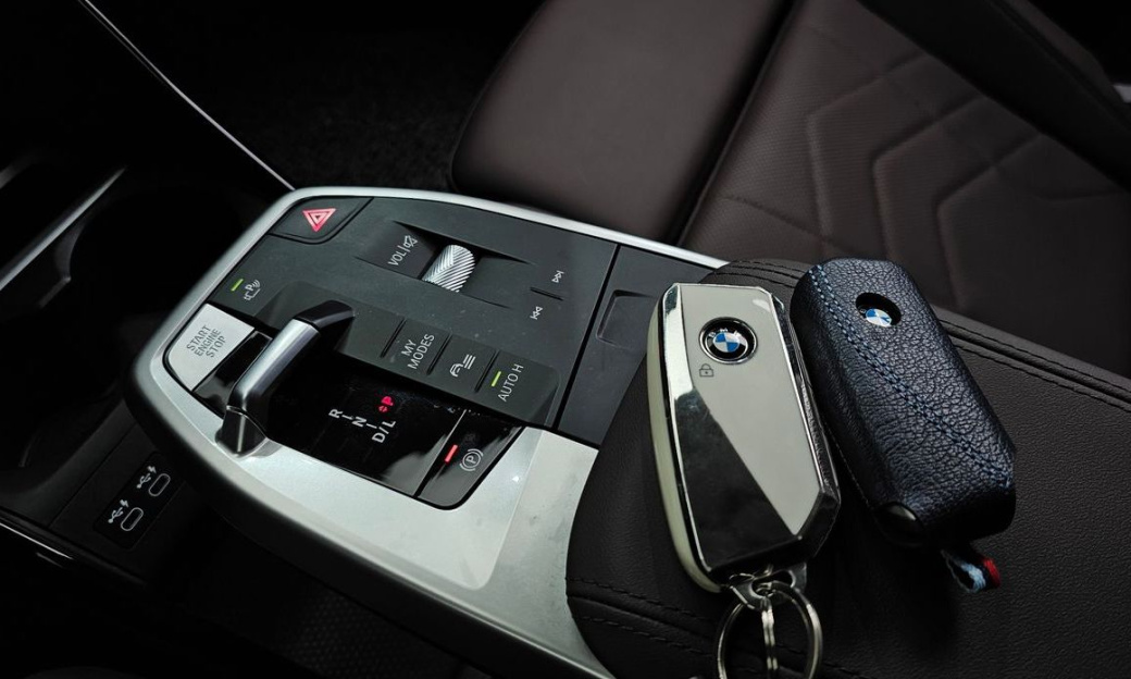 BMW 2-Series 220i Luxury, 2024