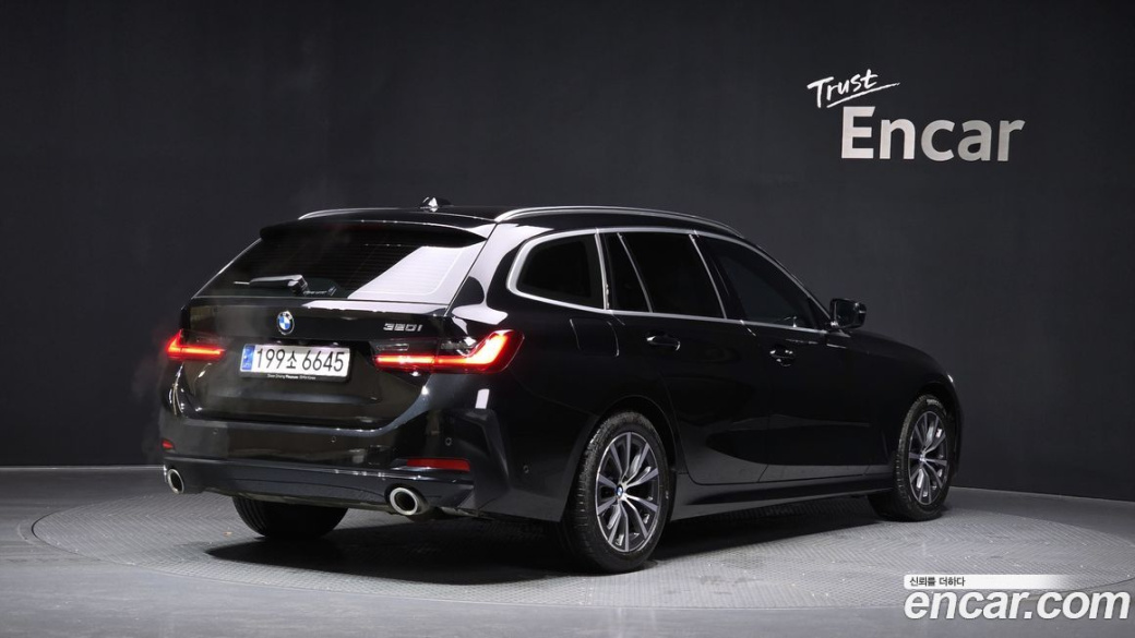BMW 3-Series 320i Touring, 2024