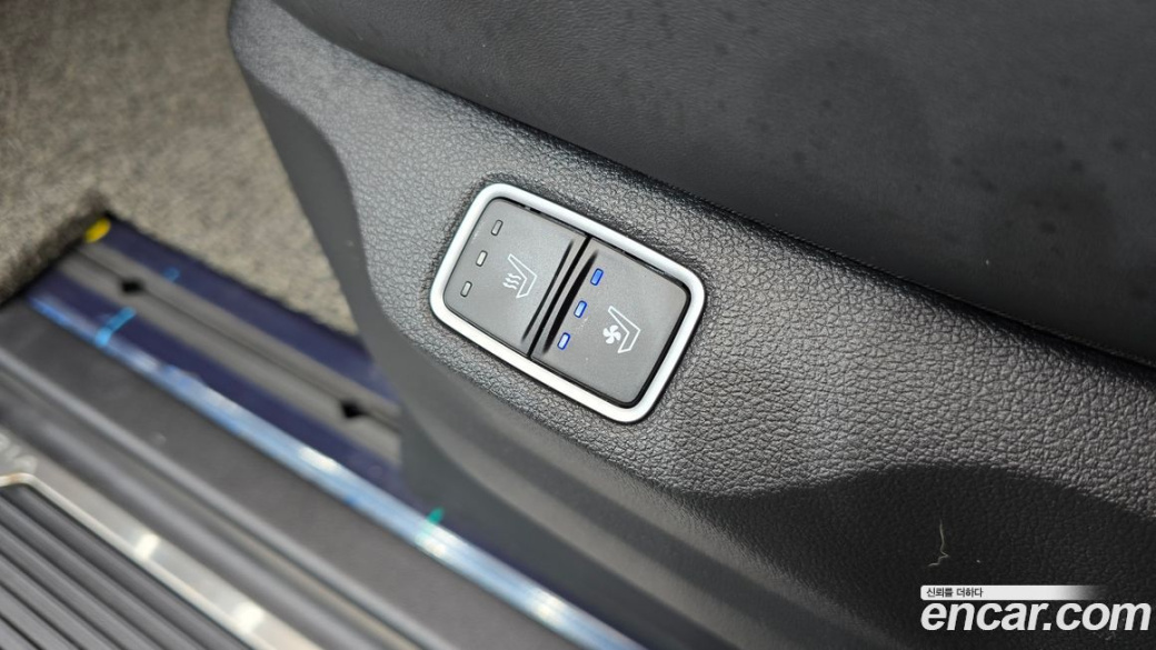 Hyundai Staria 4WD Lounge 9-Seater, 2022