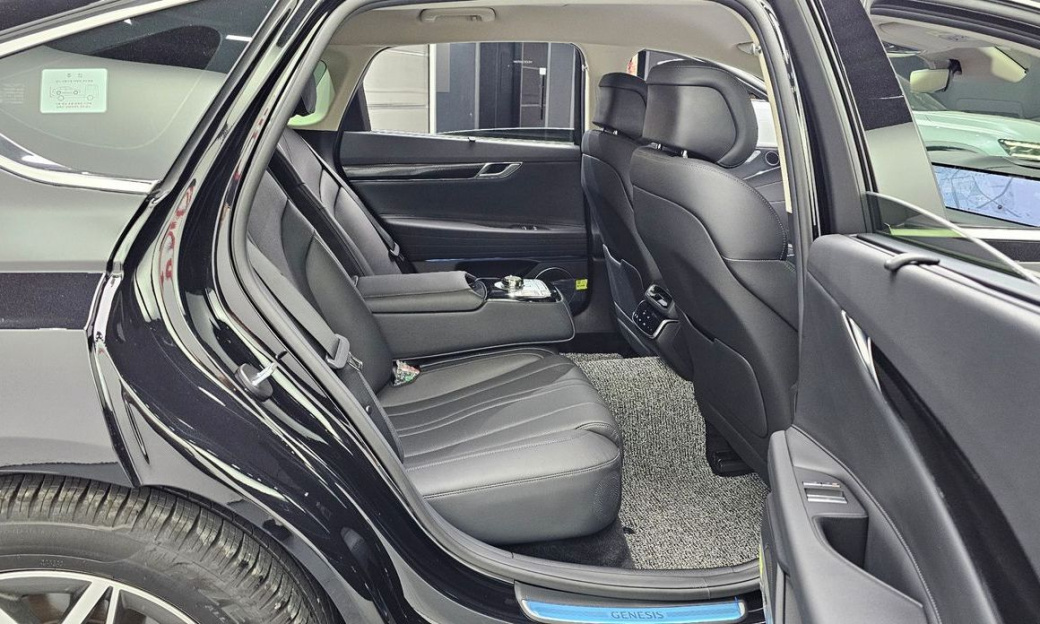 Genesis G80 Gasoline 2.5 Turbo AWD, 2025