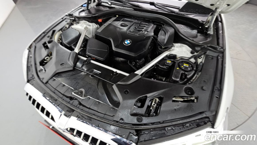 BMW 5-Series 520i Luxury, 2022