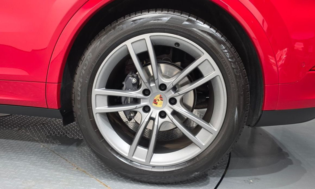 Porsche Cayenne 3.0, 2024