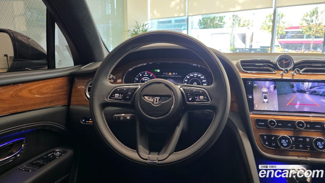 Bentley Bentayga 4.0 V8 Base, 2025
