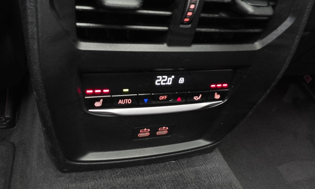 BMW 3-Series 320i Touring Luxury, 2022