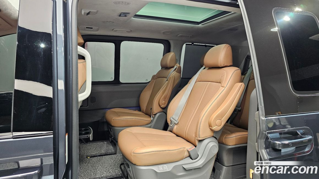Hyundai Staria Lounge 9-Seater, 2023