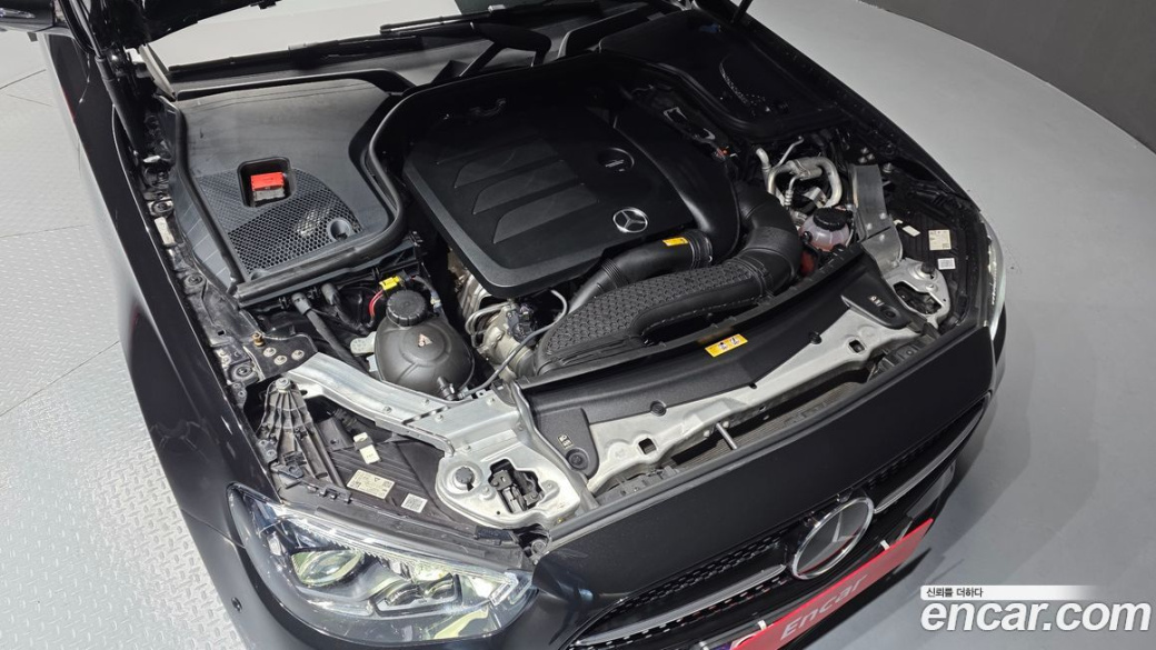 Mercedes-Benz E-Class E350 4MATIC AMG Line, 2023
