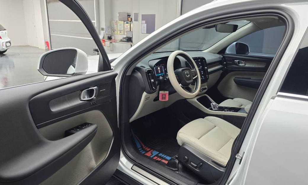 Volvo XC40 B4 Ultra Bright, 2025