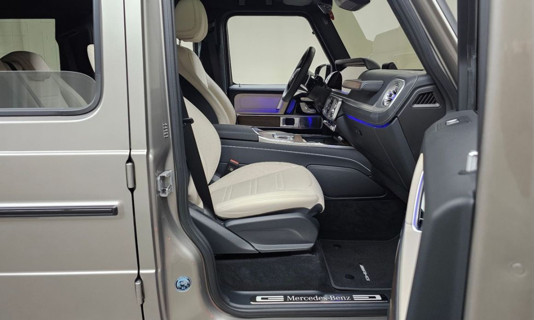 Mercedes-Benz G-Class G450d, 2025