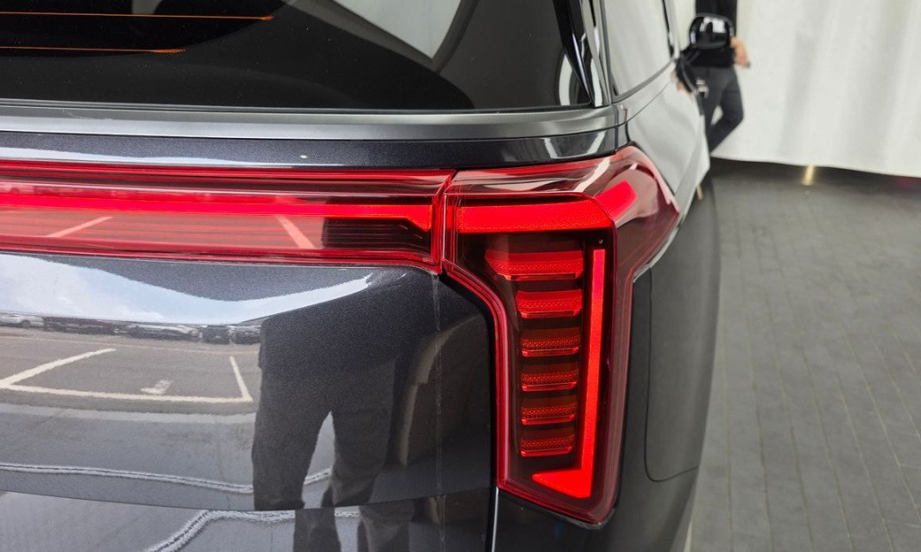 Kia Carnival 9-Seater Gravity, 2024