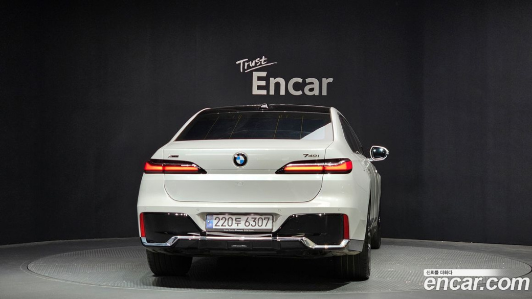 BMW 7-Series 740i xDrive M Sport, 2025