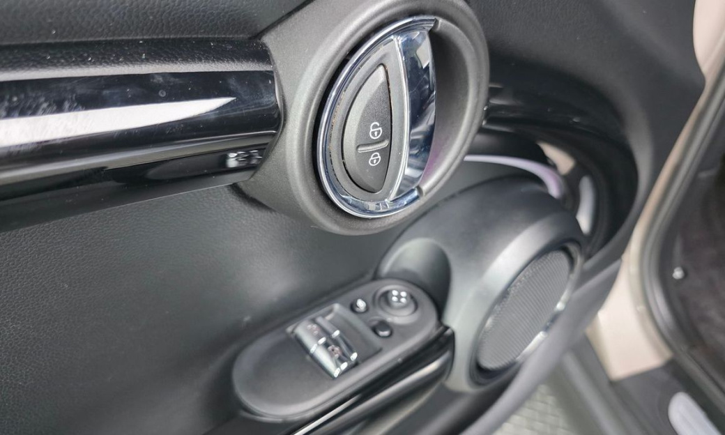 Mini Cooper Classic Plus Launch Pack, 2024