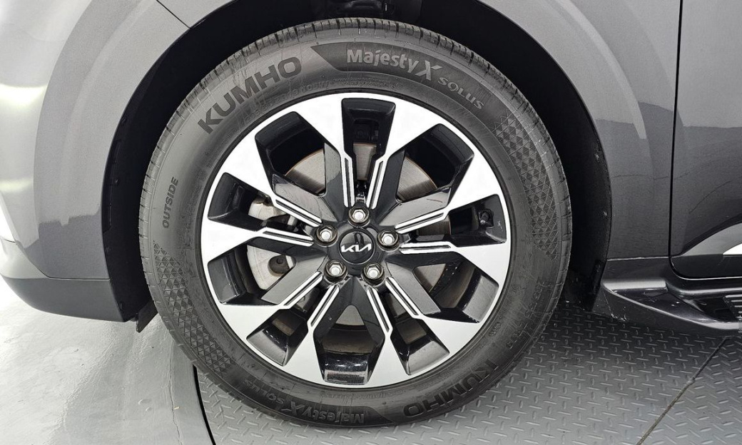 Kia Carnival 9-Seater Signature, 2023