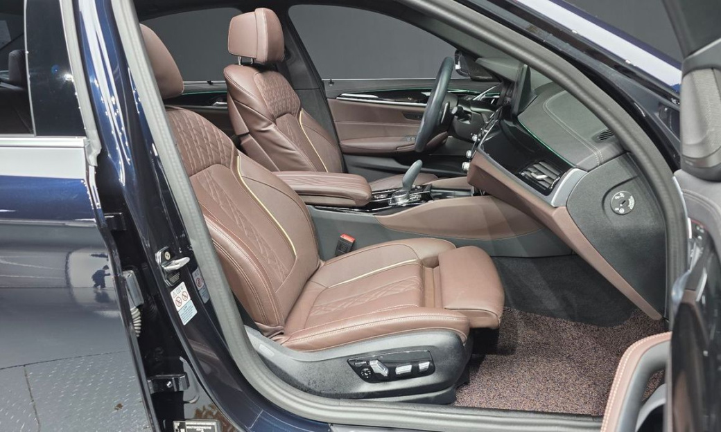 BMW 5-Series 530i M Sport Package, 2023